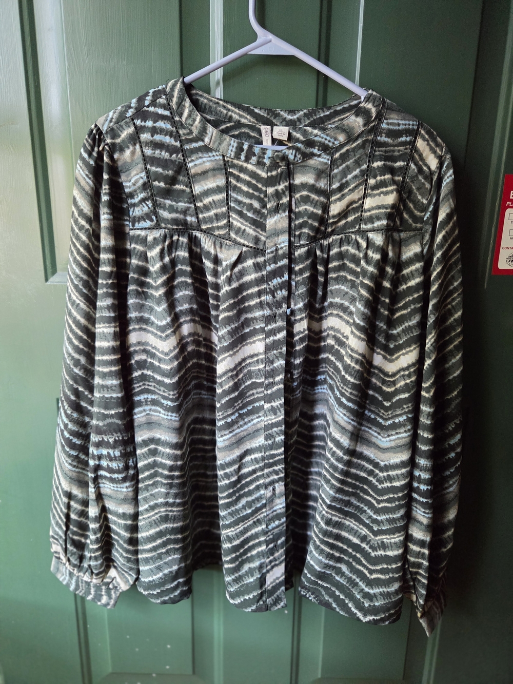 Womens Green and Gray Patterned Long-Sleeve Blouse
